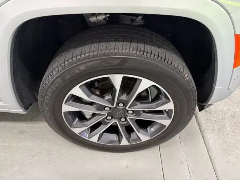 More photos of 2025 Jeep Grand Cherokee Overland at Woody Folsom CDJR of Baxley, GA
