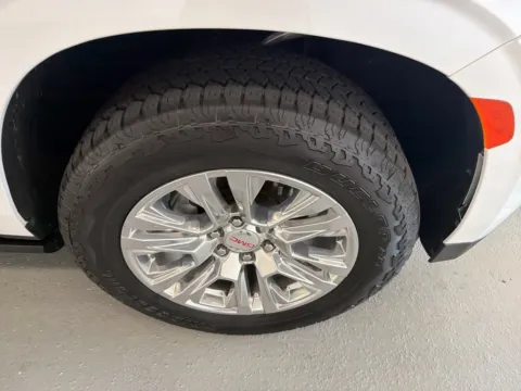 More photos of 2023 GMC Yukon Denali at Woody Folsom CDJR of Baxley, GA