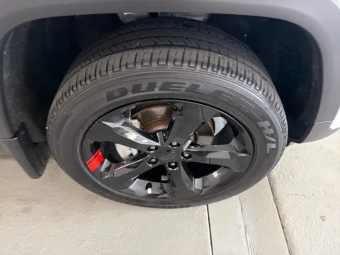 More photos of 2025 Jeep Grand Cherokee Altitude at Woody Folsom CDJR of Baxley, GA