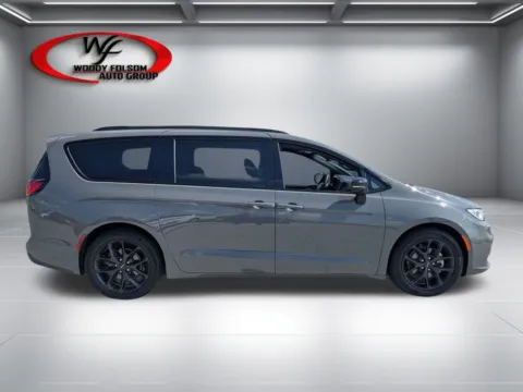 Photos of 2025 Chrysler Pacifica Limited for sale in Baxley, GA at Woody Folsom CDJR of Baxley