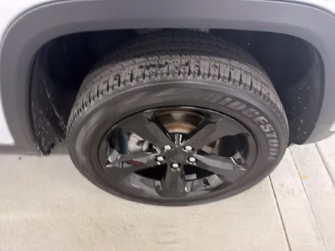 More photos of 2025 Jeep Grand Cherokee Altitude at Woody Folsom CDJR of Baxley, GA