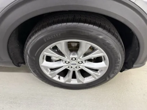 More photos of 2022 Ford Explorer Limited at Woody Folsom CDJR of Baxley, GA