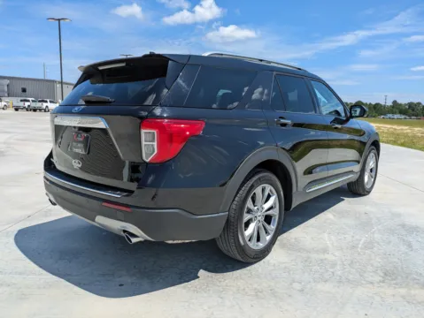 More photos of 2024 Ford Explorer Limited at Woody Folsom CDJR of Baxley, GA