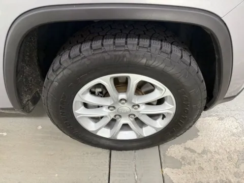More photos of 2021 Jeep Grand Cherokee Laredo E at Woody Folsom CDJR of Baxley, GA