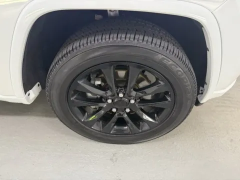 More photos of 2022 Jeep Grand Cherokee WK Laredo X at Woody Folsom CDJR of Baxley, GA