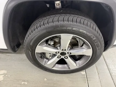 More photos of 2018 Jeep Grand Cherokee Laredo at Woody Folsom CDJR of Baxley, GA