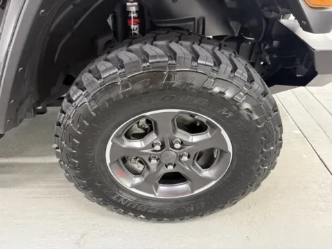 More photos of 2020 Jeep Gladiator Rubicon at Woody Folsom CDJR of Baxley, GA