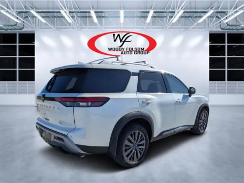 More photos of 2024 Nissan Pathfinder SL at Woody Folsom CDJR of Douglas, GA