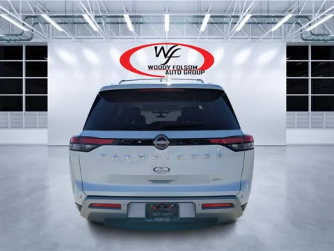 More photos of 2024 Nissan Pathfinder SL at Woody Folsom CDJR of Douglas, GA