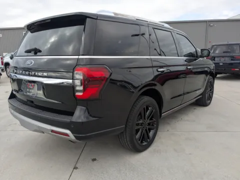 More photos of 2022 Ford Expedition Platinum at Woody Folsom CDJR of Douglas, GA