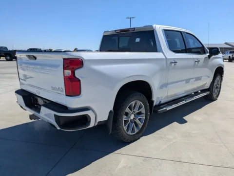 More photos of 2021 Chevrolet Silverado 1500 High Country at Woody Folsom CDJR of Douglas, GA
