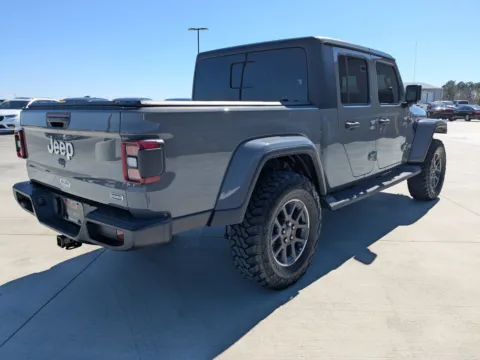 More photos of 2022 Jeep Gladiator Overland at Woody Folsom CDJR of Douglas, GA