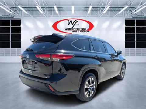 Another view of 2020 Toyota Highlander XLE for sale in Douglas, GA at Woody Folsom CDJR of Douglas