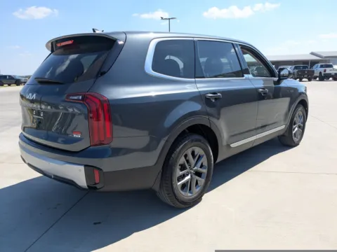 More photos of 2024 Kia Telluride LX at Woody Folsom CDJR of Douglas, GA
