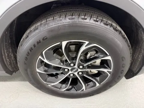 More photos of 2025 Lincoln Nautilus Premiere at Woody Folsom CDJR of Douglas, GA