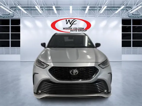 More photos of 2022 Toyota Highlander XSE at Woody Folsom CDJR of Douglas, GA