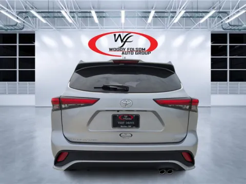 More photos of 2022 Toyota Highlander XSE at Woody Folsom CDJR of Douglas, GA