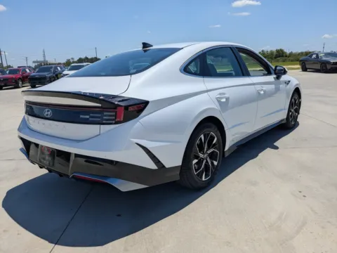 More photos of 2025 Hyundai Sonata SEL at Woody Folsom CDJR of Douglas, GA