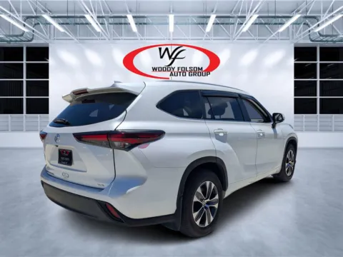 Another view of 2024 Toyota Highlander XLE for sale in Douglas, GA at Woody Folsom CDJR of Douglas