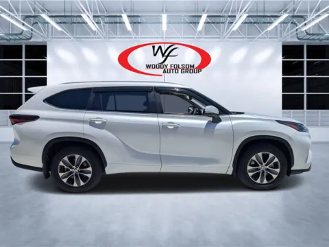 Photos of 2024 Toyota Highlander XLE for sale in Douglas, GA at Woody Folsom CDJR of Douglas