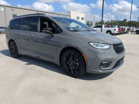 Photos of 2025 Chrysler Pacifica Limited for sale in Douglas, GA at Woody Folsom CDJR of Douglas