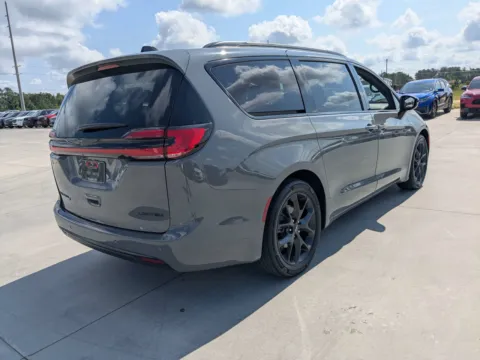 More photos of 2025 Chrysler Pacifica Limited at Woody Folsom CDJR of Douglas, GA