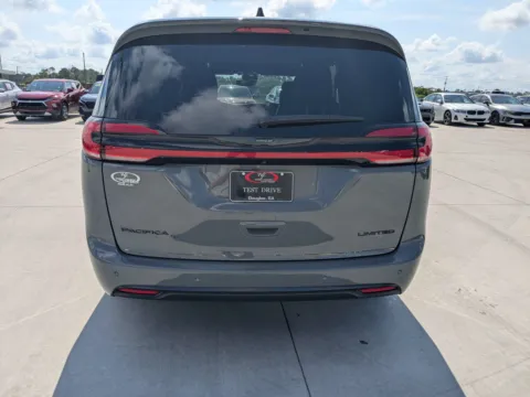 More photos of 2025 Chrysler Pacifica Limited at Woody Folsom CDJR of Douglas, GA