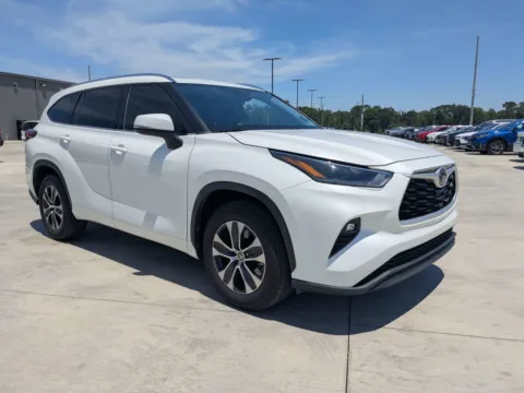 Photos of 2021 Toyota Highlander XLE for sale in Douglas, GA at Woody Folsom CDJR of Douglas