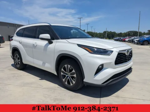 White 2021 Toyota Highlander XLE for sale in Douglas, GA