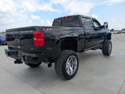 More photos of 2018 Chevrolet Silverado 2500HD LTZ at Woody Folsom CDJR of Douglas, GA