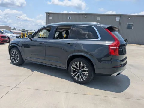 More photos of 2021 Volvo XC90 Momentum at Woody Folsom CDJR of Douglas, GA