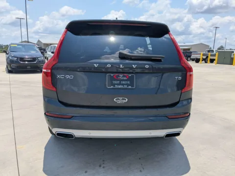 More photos of 2021 Volvo XC90 Momentum at Woody Folsom CDJR of Douglas, GA