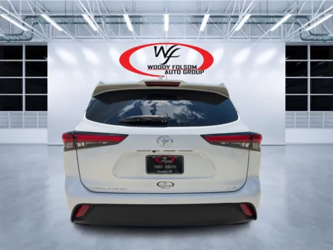 More photos of 2023 Toyota Highlander XLE at Woody Folsom CDJR of Douglas, GA