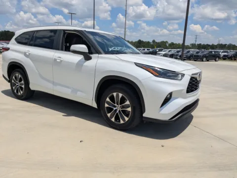Photos of 2023 Toyota Highlander XLE for sale in Douglas, GA at Woody Folsom CDJR of Douglas
