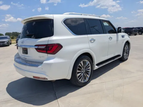 More photos of 2019 INFINITI QX80 LUXE at Woody Folsom CDJR of Douglas, GA