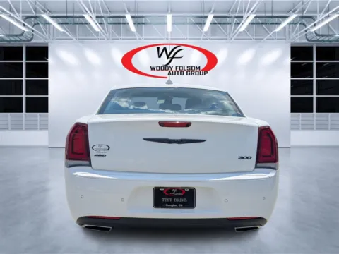 More photos of 2021 Chrysler 300 Touring L at Woody Folsom CDJR of Douglas, GA