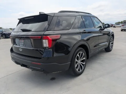 More photos of 2025 Ford Explorer ST-Line at Woody Folsom CDJR of Douglas, GA