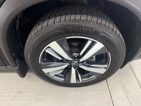 More photos of 2023 Nissan Rogue SL at Woody Folsom CDJR of Douglas, GA