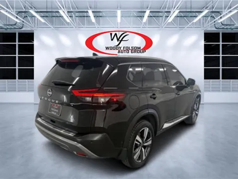 More photos of 2023 Nissan Rogue SL at Woody Folsom CDJR of Douglas, GA