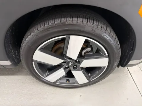 More photos of 2025 Hyundai Santa Fe Limited at Woody Folsom CDJR of Douglas, GA