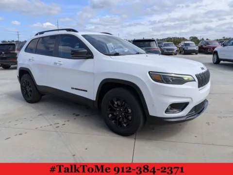 White 2023 Jeep Cherokee Altitude Lux for sale in Douglas, GA