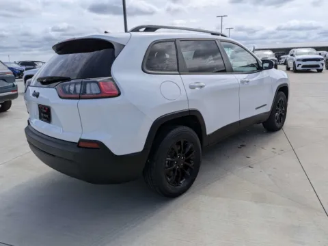 More photos of 2023 Jeep Cherokee Altitude Lux at Woody Folsom CDJR of Douglas, GA