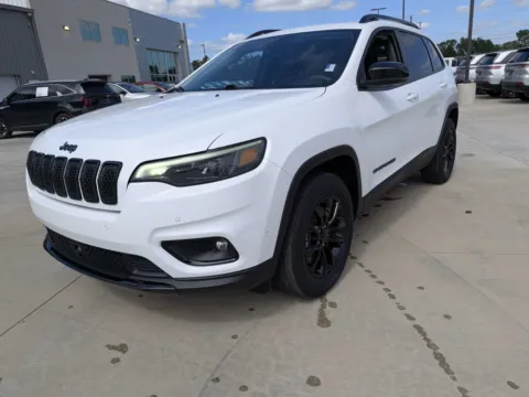 More photos of 2023 Jeep Cherokee Altitude Lux at Woody Folsom CDJR of Douglas, GA