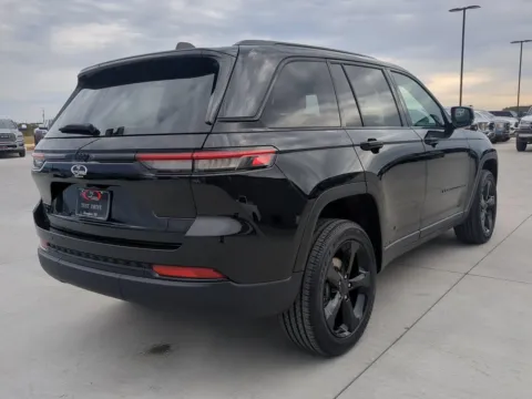 More photos of 2025 Jeep Grand Cherokee Altitude X at Woody Folsom CDJR of Douglas, GA