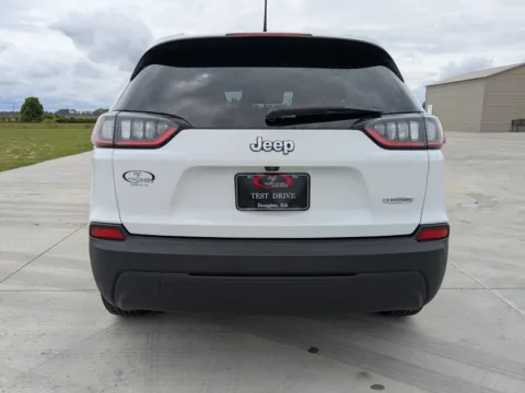More photos of 2019 Jeep Cherokee Latitude at Woody Folsom CDJR of Douglas, GA