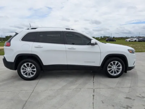 Photos of 2019 Jeep Cherokee Latitude for sale in Douglas, GA at Woody Folsom CDJR of Douglas