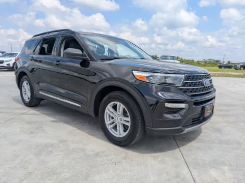 Photos of 2024 Ford Explorer XLT for sale in Douglas, GA at Woody Folsom CDJR of Douglas