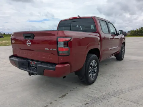 More photos of 2024 Nissan Frontier SL at Woody Folsom CDJR of Douglas, GA