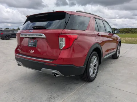 More photos of 2024 Ford Explorer Limited at Woody Folsom CDJR of Douglas, GA