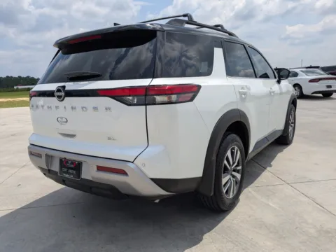 More photos of 2025 Nissan Pathfinder SL at Woody Folsom CDJR of Douglas, GA